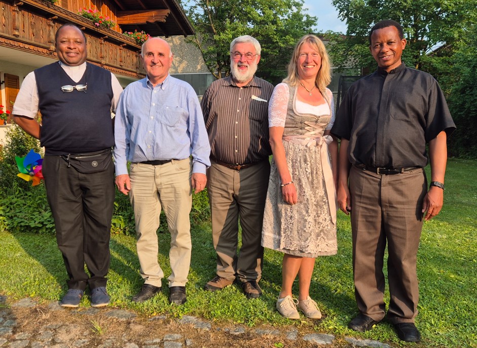 project team for the school construction project in Nala, Tanzania with initiators and partners on site