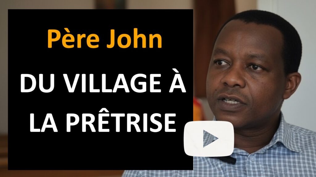 Le Père John raconte son parcours depuis son enfance dans un village tanzanien jusqu’à son ordination et souligne l’importance de l’éducation.